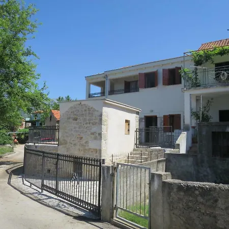 Josip 335s Hébergement de vacances *